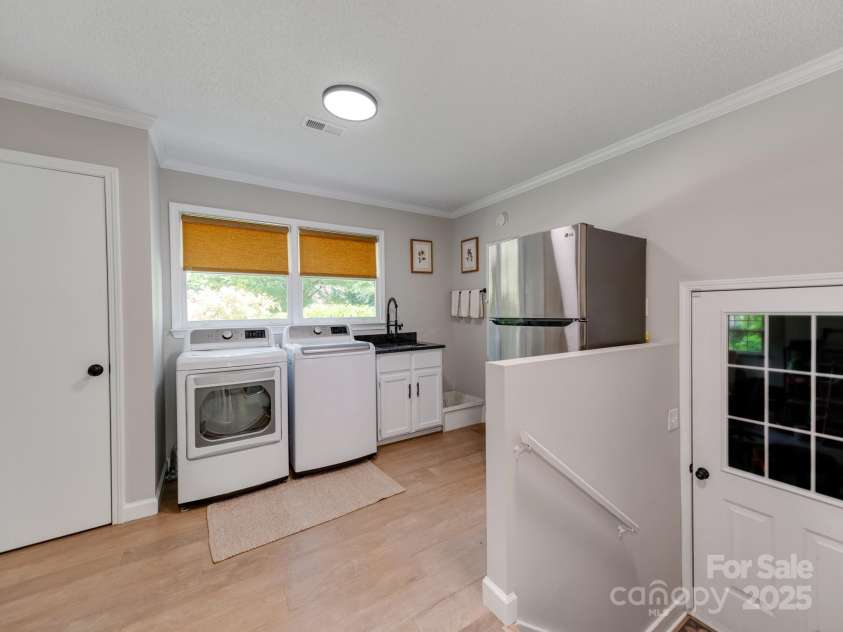 607 School Street, Maiden, NC 28650.  MLS# CAR4279991, YatesRealty ID 32963. 