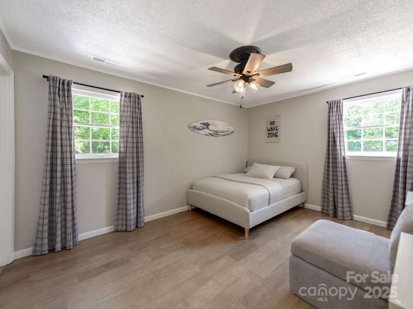 607 School Street, Maiden, NC 28650.  MLS# CAR4279991, YatesRealty ID 32963. 