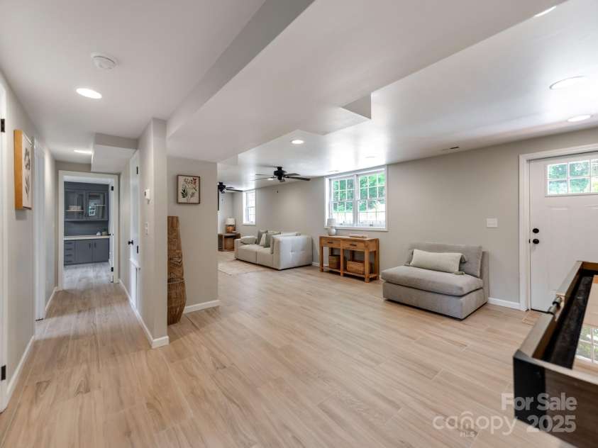 607 School Street, Maiden, NC 28650.  MLS# CAR4279991, YatesRealty ID 32963. 