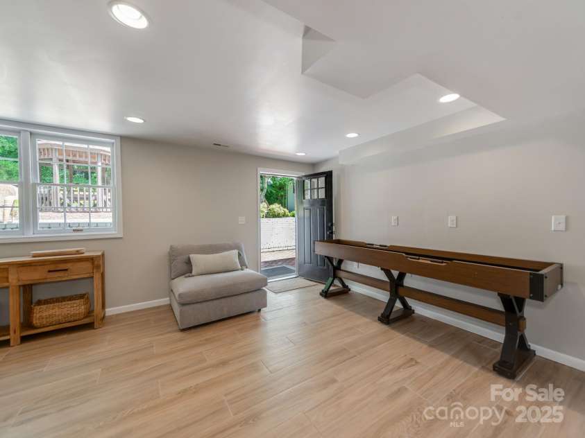 607 School Street, Maiden, NC 28650.  MLS# CAR4279991, YatesRealty ID 32963. 