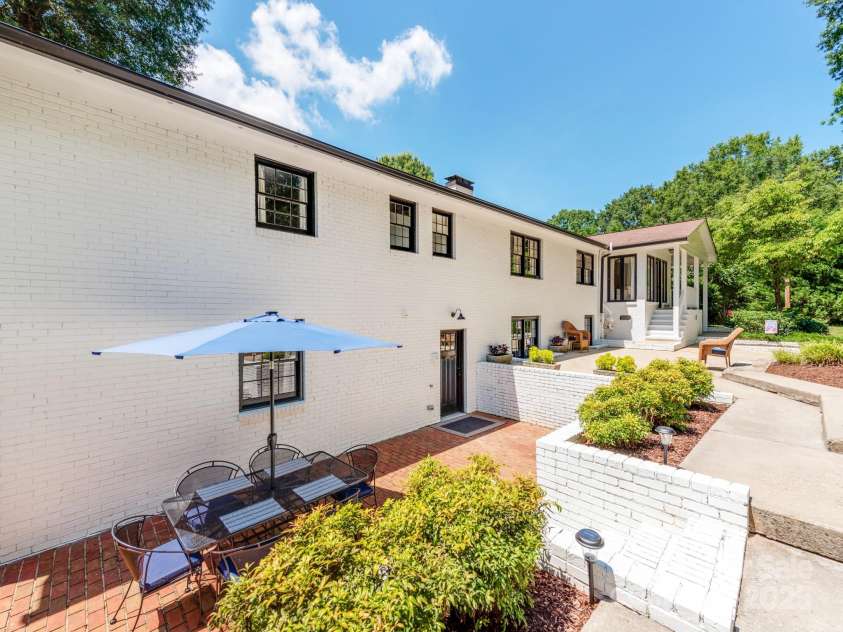 607 School Street, Maiden, NC 28650.  MLS# CAR4279991, YatesRealty ID 32963. 