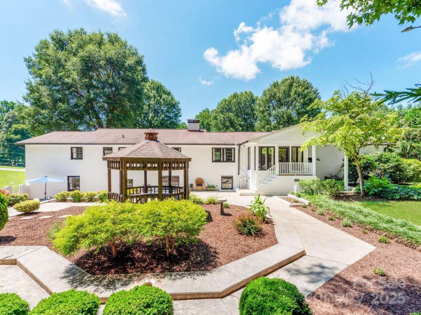 607 School Street, Maiden, NC 28650.  MLS# CAR4279991, YatesRealty ID 32963. 