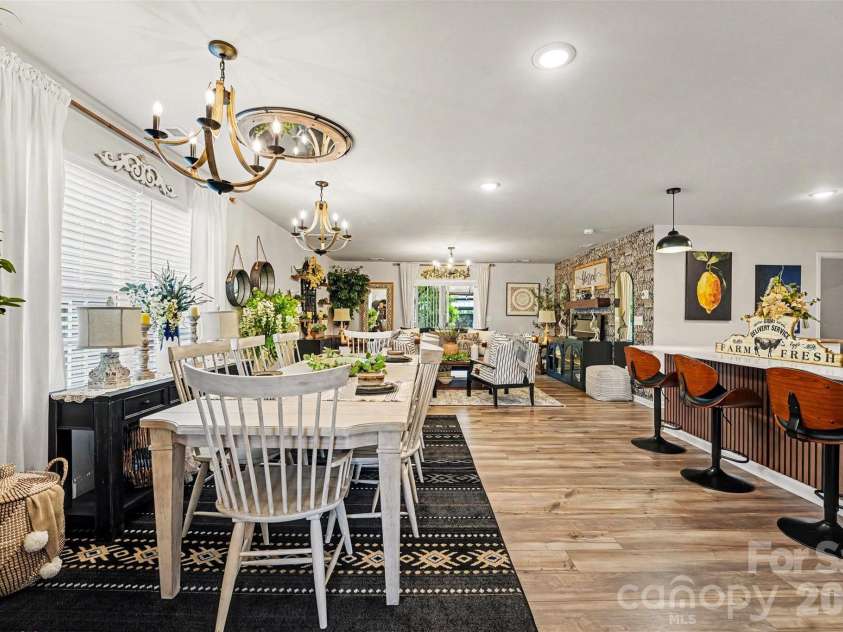 2509 Trollinger Drive, Catawba, NC 28609.  MLS# CAR4389649, YatesRealty ID 32964. Dining