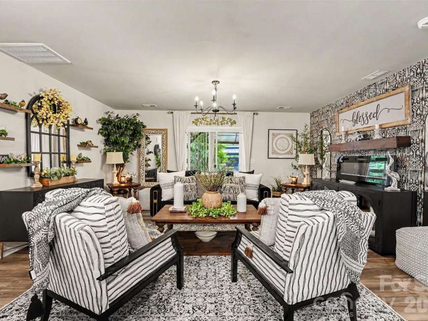 2509 Trollinger Drive, Catawba, NC 28609.  MLS# CAR4389649, YatesRealty ID 32964. Living room