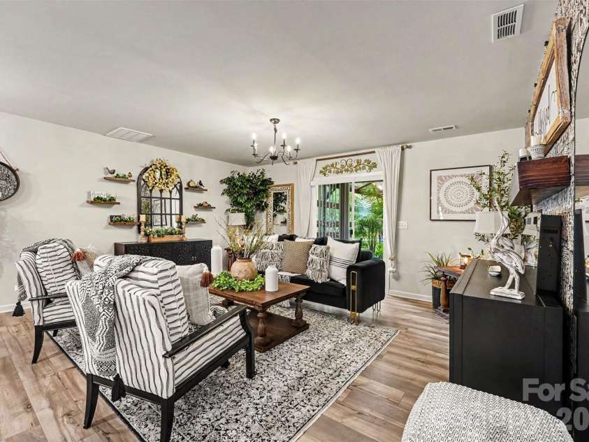 2509 Trollinger Drive, Catawba, NC 28609.  MLS# CAR4389649, YatesRealty ID 32964. Living room