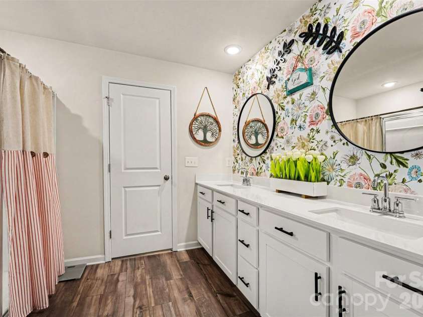 2509 Trollinger Drive, Catawba, NC 28609.  MLS# CAR4389649, YatesRealty ID 32964. Primary bathroom