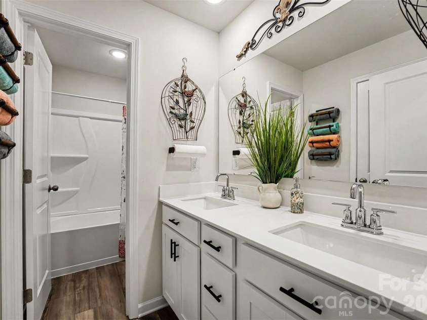 2509 Trollinger Drive, Catawba, NC 28609.  MLS# CAR4389649, YatesRealty ID 32964. Upstairs bathroom