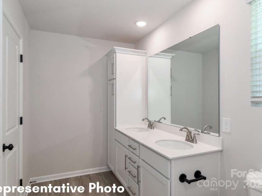 434 Mills Avenue, Mooresville, NC 28115.  MLS# CAR4293857, YatesRealty ID 32965. 