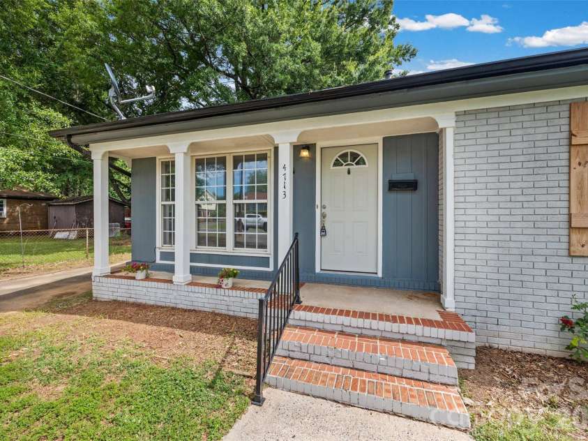 4713 Tanglebriar Drive, Charlotte, NC 28208.  MLS# CAR4396013, YatesRealty ID 32965. 