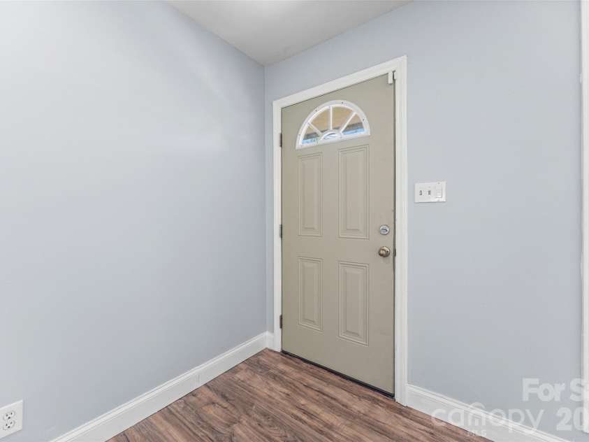 4713 Tanglebriar Drive, Charlotte, NC 28208.  MLS# CAR4396013, YatesRealty ID 32965. 