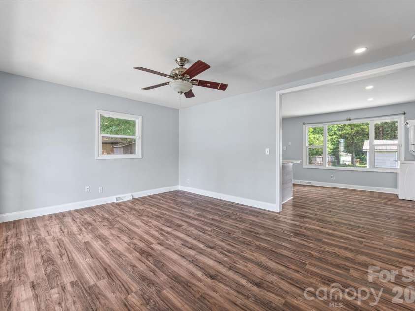 4713 Tanglebriar Drive, Charlotte, NC 28208.  MLS# CAR4396013, YatesRealty ID 32965. 