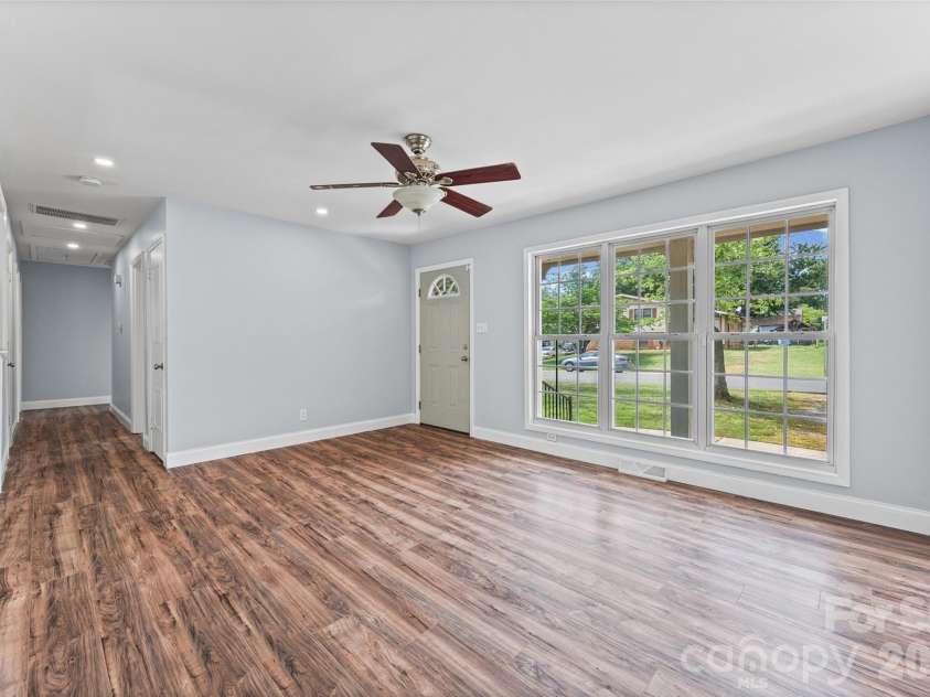 4713 Tanglebriar Drive, Charlotte, NC 28208.  MLS# CAR4396013, YatesRealty ID 32965. 