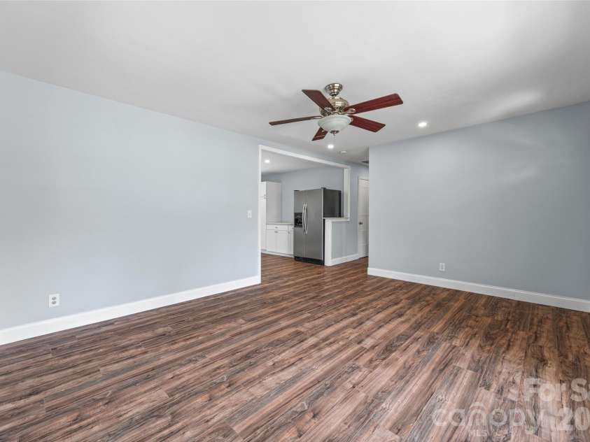 4713 Tanglebriar Drive, Charlotte, NC 28208.  MLS# CAR4396013, YatesRealty ID 32965. 