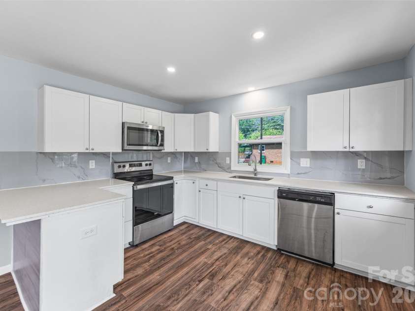 4713 Tanglebriar Drive, Charlotte, NC 28208.  MLS# CAR4396013, YatesRealty ID 32965. 