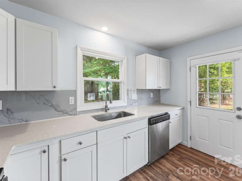 4713 Tanglebriar Drive, Charlotte, NC 28208.  MLS# CAR4396013, YatesRealty ID 32965. 