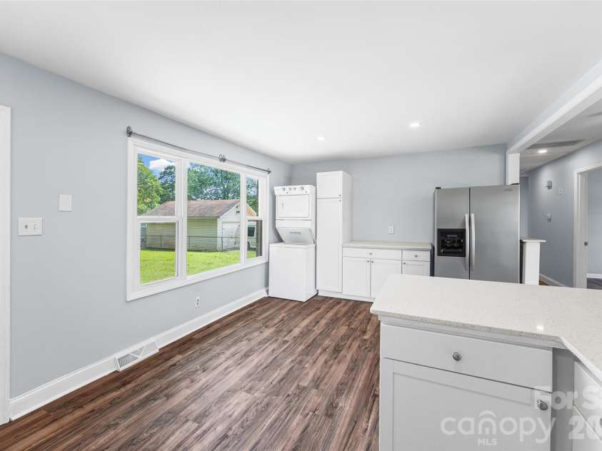 4713 Tanglebriar Drive, Charlotte, NC 28208.  MLS# CAR4396013, YatesRealty ID 32965. 