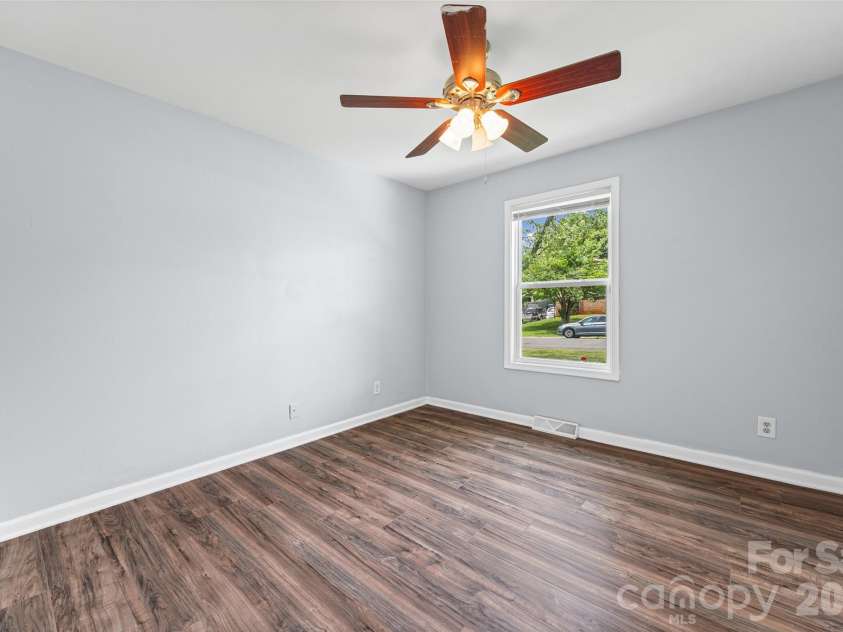 4713 Tanglebriar Drive, Charlotte, NC 28208.  MLS# CAR4396013, YatesRealty ID 32965. 