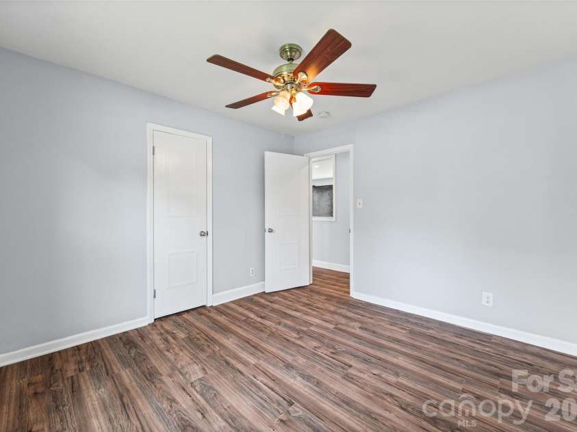 4713 Tanglebriar Drive, Charlotte, NC 28208.  MLS# CAR4396013, YatesRealty ID 32965. 