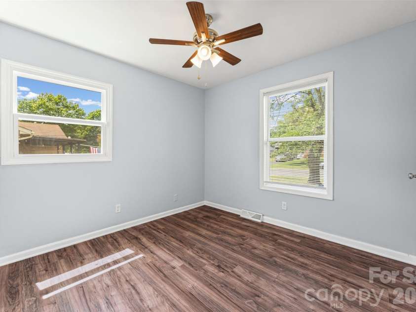 4713 Tanglebriar Drive, Charlotte, NC 28208.  MLS# CAR4396013, YatesRealty ID 32965. 