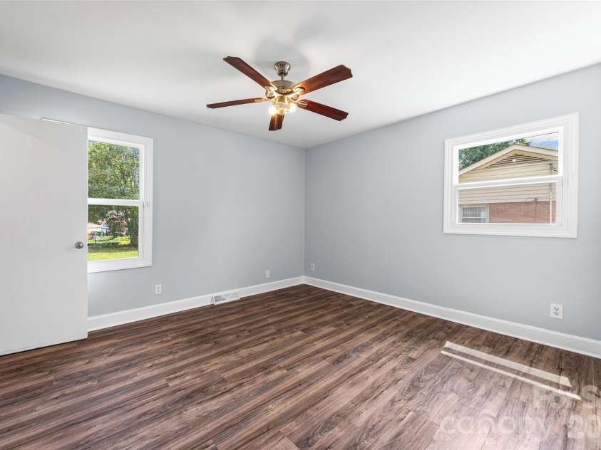 4713 Tanglebriar Drive, Charlotte, NC 28208.  MLS# CAR4396013, YatesRealty ID 32965. 