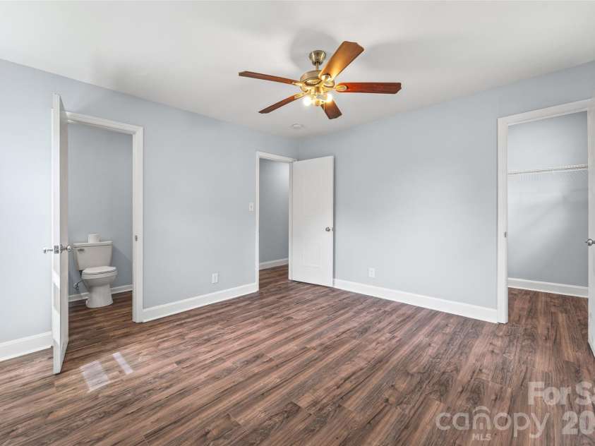 4713 Tanglebriar Drive, Charlotte, NC 28208.  MLS# CAR4396013, YatesRealty ID 32965. 