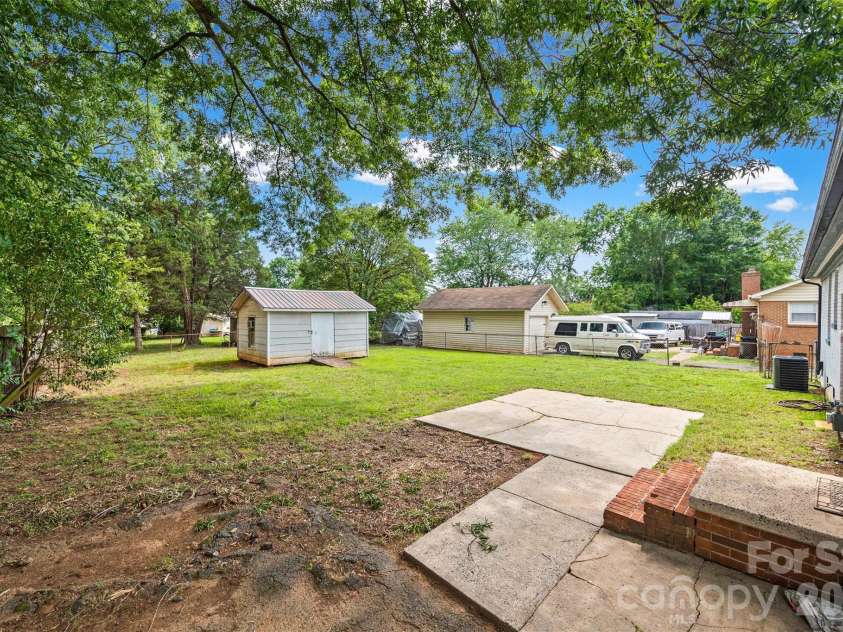 4713 Tanglebriar Drive, Charlotte, NC 28208.  MLS# CAR4396013, YatesRealty ID 32965. 