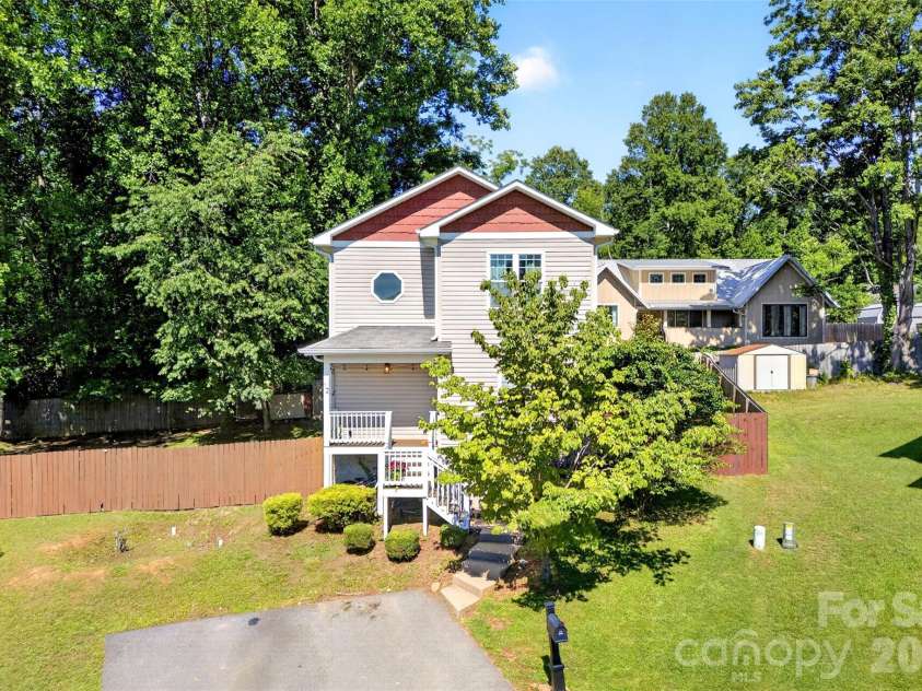12 Jubilee Circle, Black Mountain, NC 28711.  MLS# CAR4394096, YatesRealty ID 32966. 