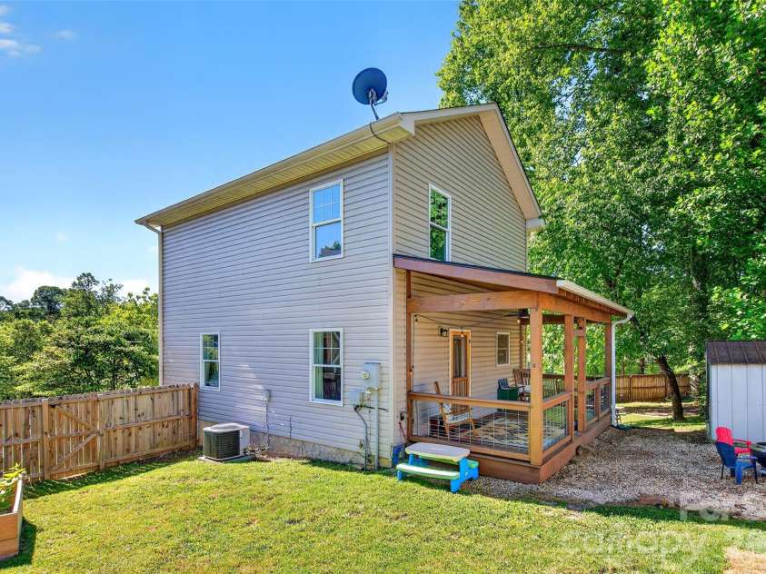 12 Jubilee Circle, Black Mountain, NC 28711.  MLS# CAR4394096, YatesRealty ID 32966. 