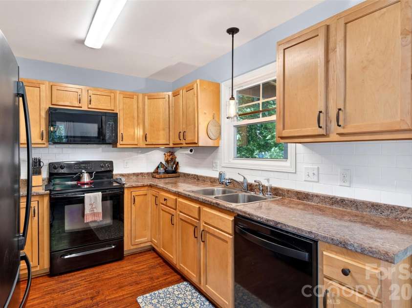 12 Jubilee Circle, Black Mountain, NC 28711.  MLS# CAR4394096, YatesRealty ID 32966. 