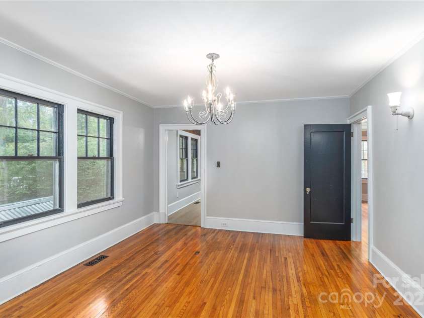 59 Linden Avenue, Asheville, NC 28801.  MLS# CAR4278728, YatesRealty ID 32966. 