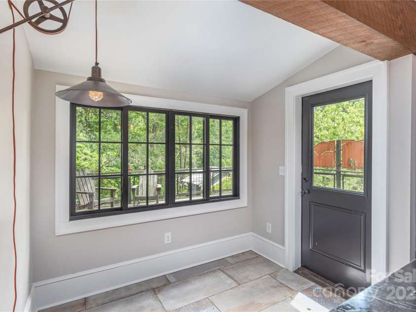 59 Linden Avenue, Asheville, NC 28801.  MLS# CAR4278728, YatesRealty ID 32966. 