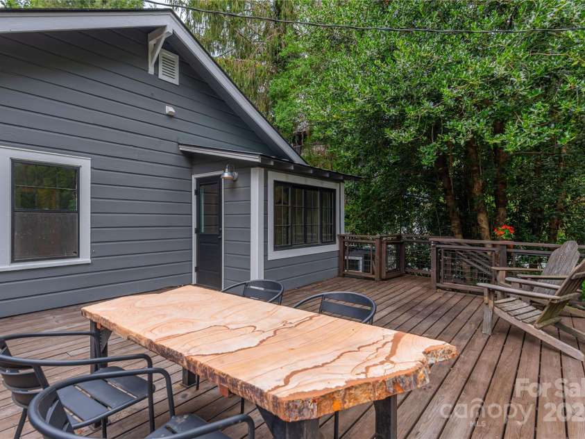 59 Linden Avenue, Asheville, NC 28801.  MLS# CAR4278728, YatesRealty ID 32966. 