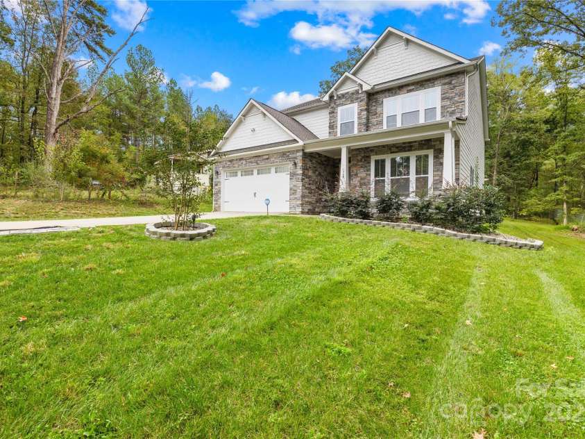 1727 grace Lane, Charlotte, NC 28262.  MLS# CAR4256496, YatesRealty ID 32967. 