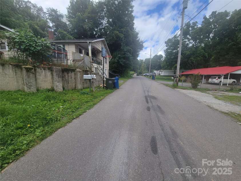 352 Welch Street, Waynesville, NC 28786.  MLS# CAR4292160, YatesRealty ID 32968. 