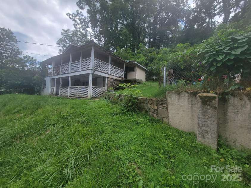 352 Welch Street, Waynesville, NC 28786.  MLS# CAR4292160, YatesRealty ID 32968. 