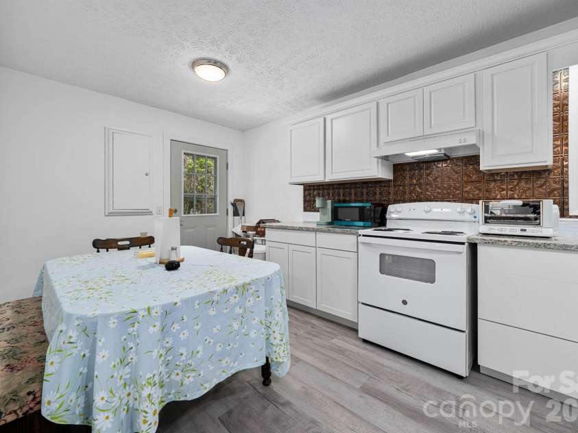 389 Rollins Road, Marshall, NC 28753.  MLS# CAR4396683, YatesRealty ID 32968. 