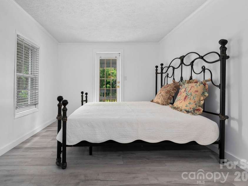 389 Rollins Road, Marshall, NC 28753.  MLS# CAR4396683, YatesRealty ID 32968. 