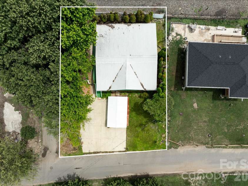 389 Rollins Road, Marshall, NC 28753.  MLS# CAR4396683, YatesRealty ID 32968. 