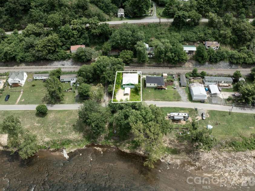 389 Rollins Road, Marshall, NC 28753.  MLS# CAR4396683, YatesRealty ID 32968. 