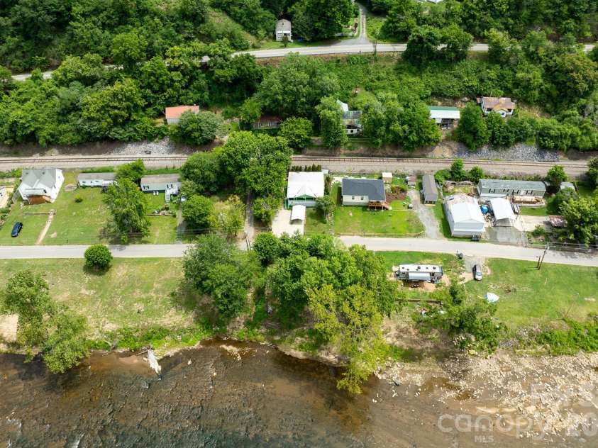 389 Rollins Road, Marshall, NC 28753.  MLS# CAR4396683, YatesRealty ID 32968. 