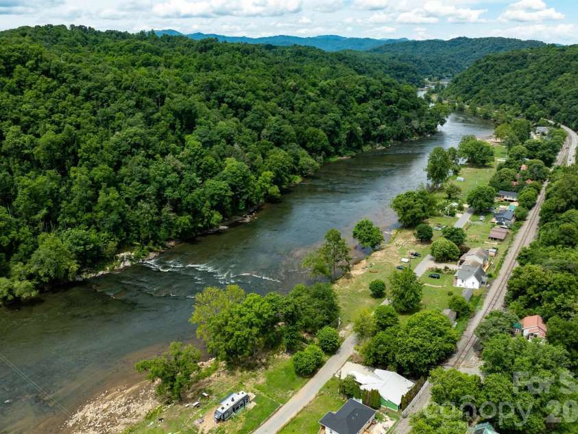 389 Rollins Road, Marshall, NC 28753.  MLS# CAR4396683, YatesRealty ID 32968. 