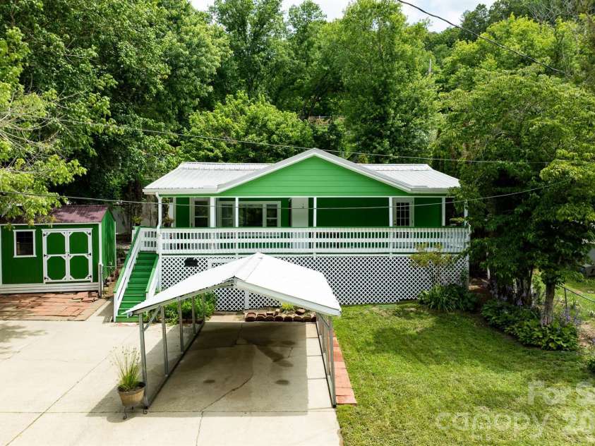389 Rollins Road, Marshall, NC 28753.  MLS# CAR4396683, YatesRealty ID 32968. 