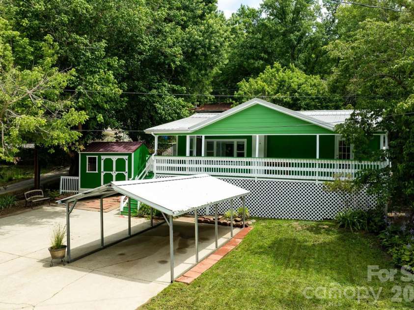 389 Rollins Road, Marshall, NC 28753.  MLS# CAR4396683, YatesRealty ID 32968. 