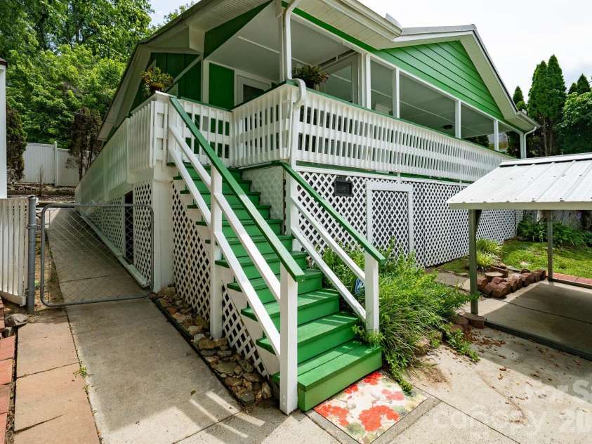 389 Rollins Road, Marshall, NC 28753.  MLS# CAR4396683, YatesRealty ID 32968. 