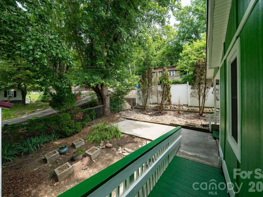 389 Rollins Road, Marshall, NC 28753.  MLS# CAR4396683, YatesRealty ID 32968. 