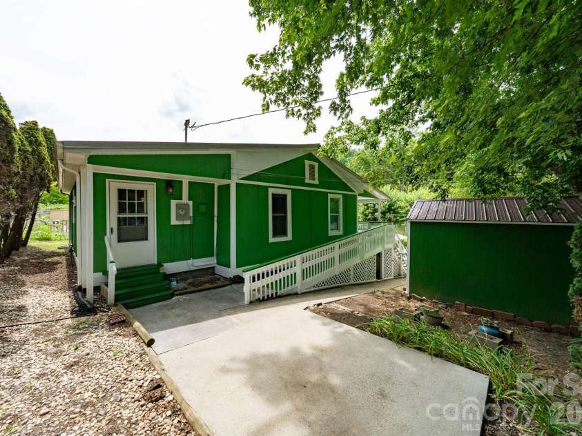 389 Rollins Road, Marshall, NC 28753.  MLS# CAR4396683, YatesRealty ID 32968. 