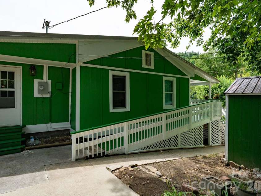 389 Rollins Road, Marshall, NC 28753.  MLS# CAR4396683, YatesRealty ID 32968. 