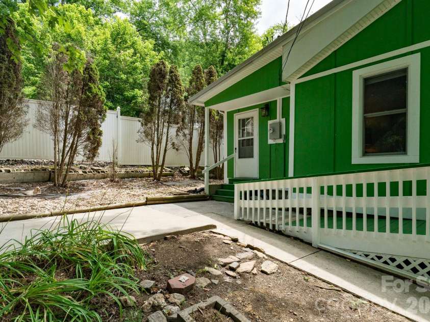 389 Rollins Road, Marshall, NC 28753.  MLS# CAR4396683, YatesRealty ID 32968. 