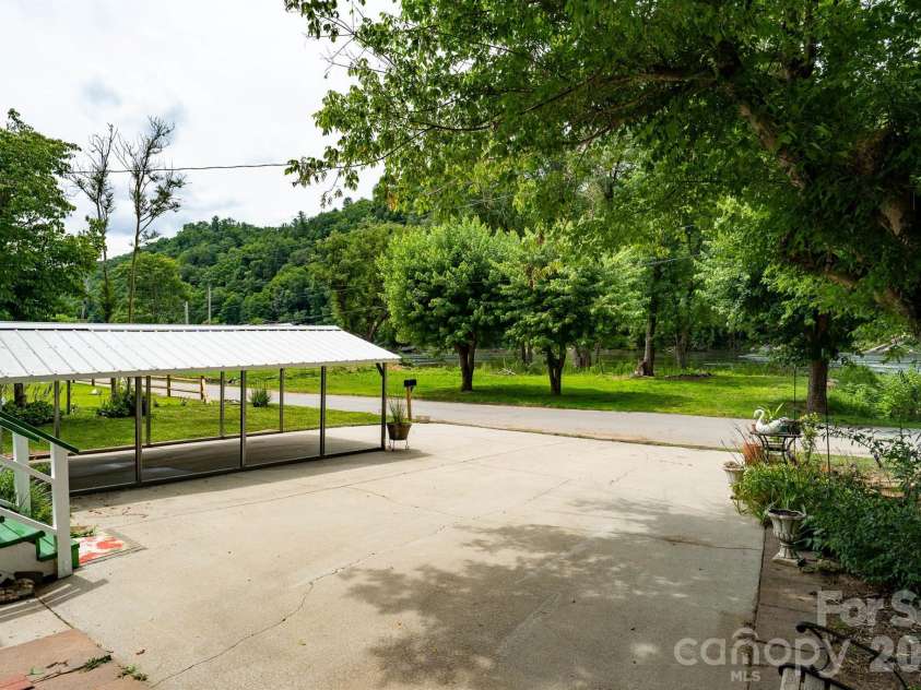389 Rollins Road, Marshall, NC 28753.  MLS# CAR4396683, YatesRealty ID 32968. 