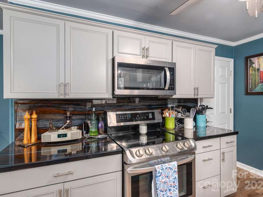 117 Remington Drive, Kings Mountain, NC 28086.  MLS# CAR4292360, YatesRealty ID 32969. 